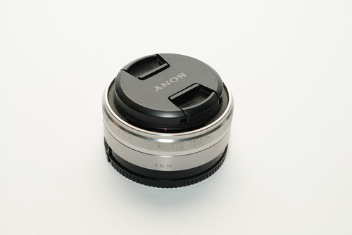 Lente Sony 16mm F2.8 E-mount