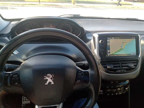 Imagen 6 de 16 de Peugeot 208 2015 1.6 Feline