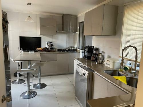 Se Vende Casa Con Excelente Ubicación 3d, 3b, Jardín Formado