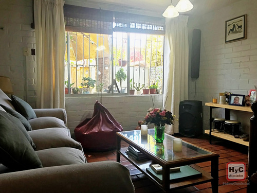 Casa En Venta En La Comuna De Maipú, 3 Dormitorios, 2 Baños.