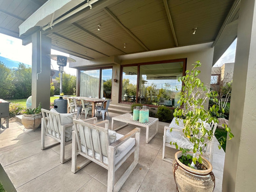 Ojo ¡¡¡bajó De Precio!!! Casa Mediterránea Con Quincho!