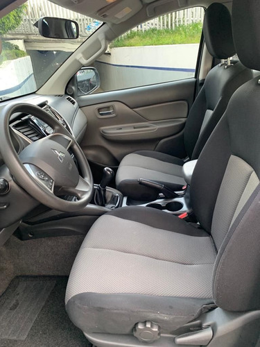 Imagen 6 de 14 de Mitsubishi L200 2018 2.4 Cabina Doble 4x2 Mt