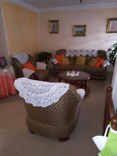 Gm - Venta Hermosa Y Cómoda Casa, 4 Hab, 3 Baños, 2 Est. Ubicada En Esquina, Dentro De Una Las Mejores Urbanizaciones De La Zona, Vigilancia Privada - Colinas De Betania - Charallave