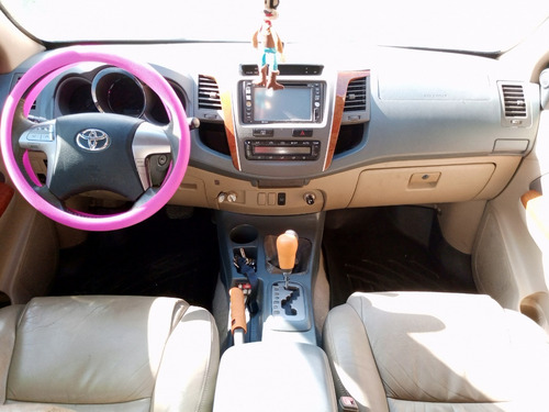 Imagen 7 de 12 de Toyota Fortuner 4x4
