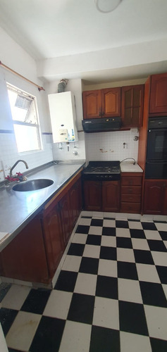 Venta De Departamento 2 Dormitorios Con Cochera Zona Parque.