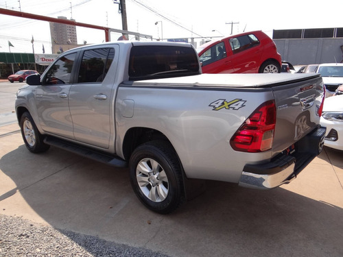 Imagem 4 de 10 de Toyota Hilux 2.7 Srv 4x4 Cd 16v Flex 4p Automático