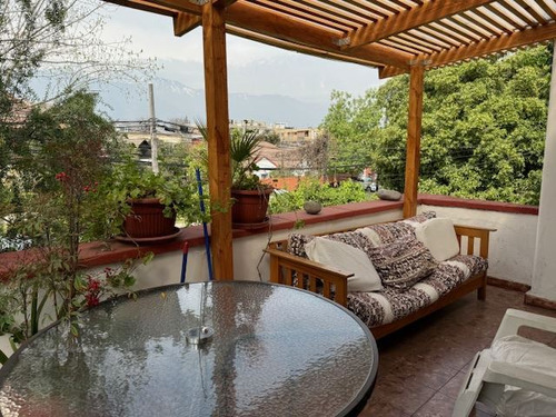 Casa En Venta De 7 Dorm. En Ñuñoa