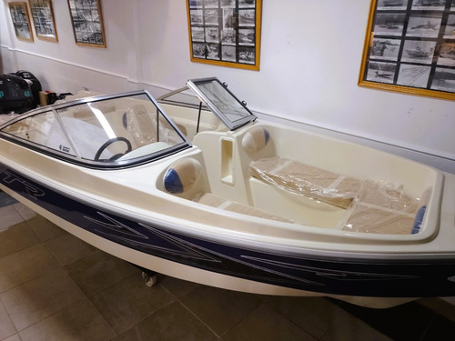 Lancha Open Cero Hs Trakker 520 Para Potencias De 40 A 90 Hp