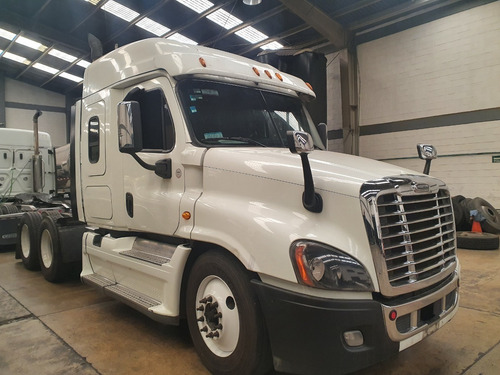 Imagen 2 de 4 de Freightliner Cascadia 2015