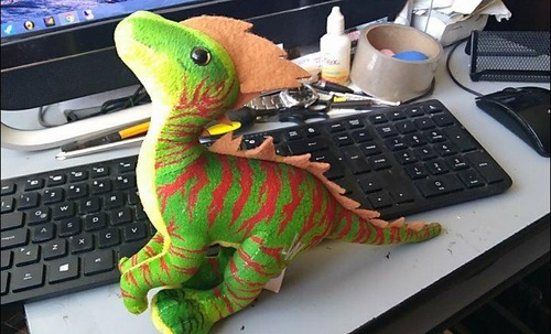 Jurassic World Toy Factory Hybrid Raptor Plush 28 Cms (Usado)