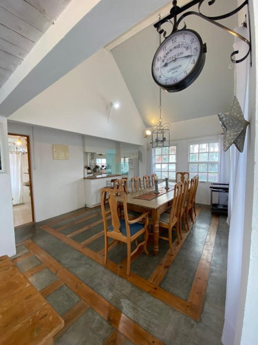 Casa De 4 Dormitorios En Venta. La Barra, Punta Del Este.- Ref: 8839