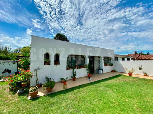 Casa 5 Amb En Barrio Uno - Con Piscina