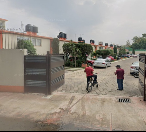 Casa En Remate Inmobiliario, En Privada En Zona De Alta Plusvalía, Col. Tepalcatlapan, Xochimilco, Cdmx.
