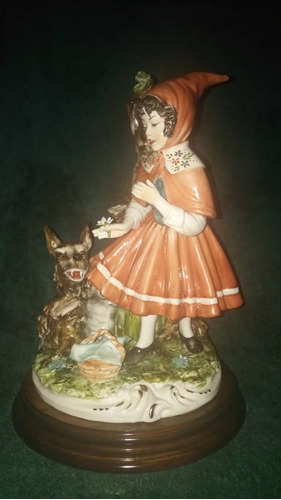 Figura De Porcelana Capodimonte, Firmada