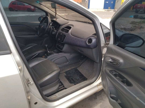 Imagem 11 de 13 de Fiat Punto Attractive 1.4 8v Flex