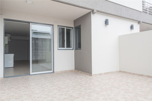 Venta 2 Ambientes Con Amplio Patio. Bajas Expensas