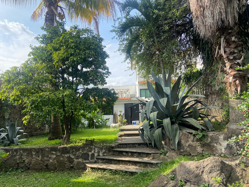 Amplia Casa Sola Estilo Mexicano Contemporáneo. Tres De Mayo, Emiliano Zapata
