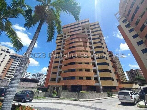 Hermoso Apartamento Muy Bien Decorado, Con 3 Habitaciones 2 Baños Mas Uno De Visita