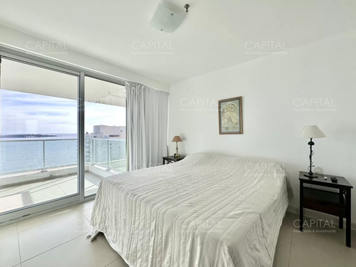 Apartamento De Dos Dormitorios Con Parillero En Alquiler Anual, Playa Mansa.