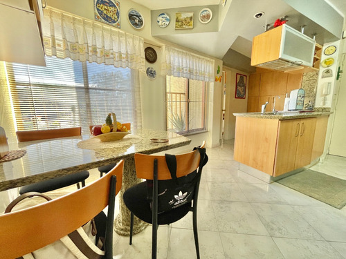 Apartamento En Venta En Los Naranjos De 250 M2 Excelente Condominio