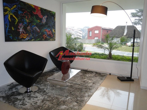 Imagen 23 de 27 de Venta De Apartamento De Tres Dormitorios En Punta Del Este