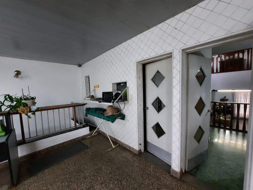 Ph Tipo Casa De 422 M². 4 Ambientes. Sobre Avenid.