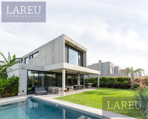 Casa En Venta En Ayres Plaza