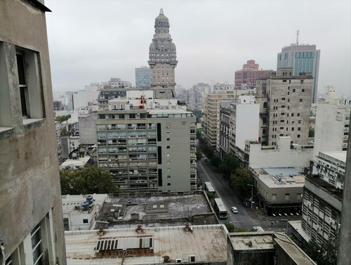 18 De Julio Y Río Branco, Piso Alto Con Vista !!!