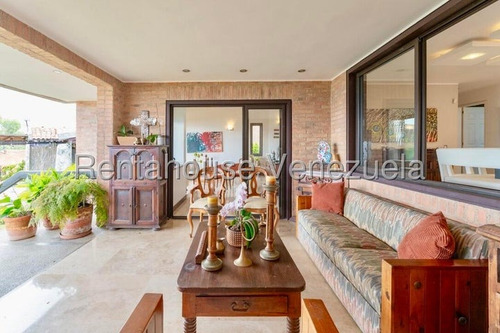 Casa ( 3 Niveles / Remodelada) Venta Alto Hatillo ( Urb. La Hatillana) Mls-25-8876