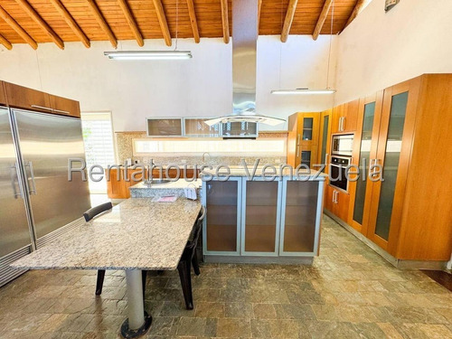 Casa En Venta En Alto Hatillo Con Imponente Vista Panorámica Al Ávila