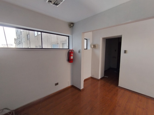 Amplia, Impecable Oficina, Pleno Centro Santiago