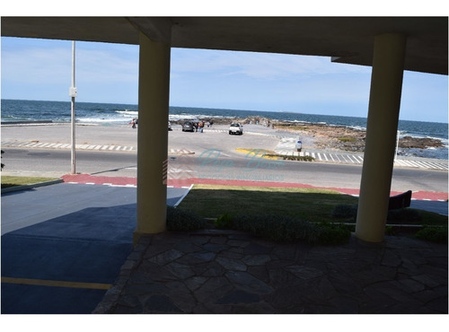 Apartamento En Peninsula, 2 Dormitorios *- Ref: 2773