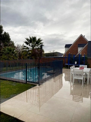 Casa En Venta De 5 Dorm. En Lo Barnechea