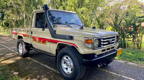 Toyota Land Cruiser Fj75