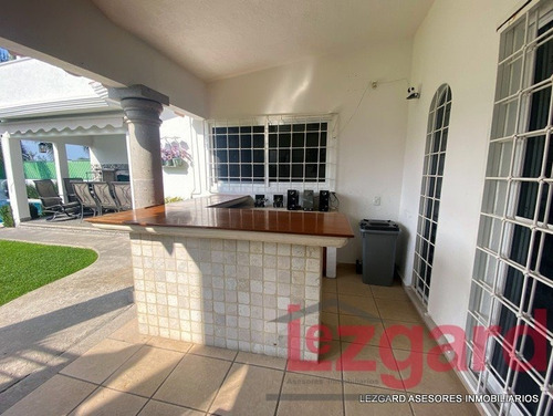 ¡vive El Lujo En Lomas De Cocoyoc! Casa En Venta Con Todas Las Comodidades.