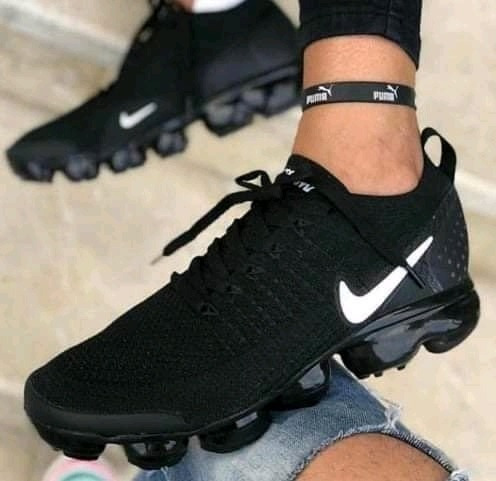 vapormax negras hombre