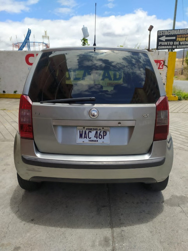 Imagen 4 de 9 de Fiat Idea Hlx Sincronico 1.8 Lts