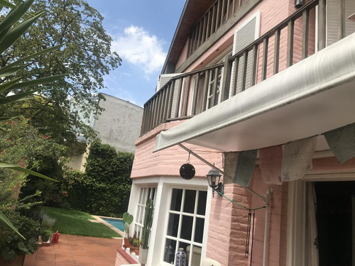 Hermosa Casa De Época En Un Entorno Increíble Y Único, Ubicada Sobre Un Exclusivo Cul De Sac