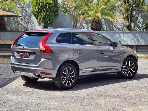 Volvo XC60 2.5 T5 Momentum