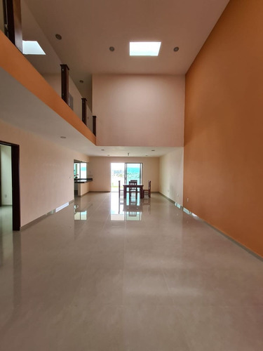 Imagen 1 de 30 de Preciosa Casa En Venta En Cumbres Del Lago