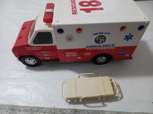 Ambulancia Ford F100 Gigante, Luz, Sonido, 30cm Largo 1992