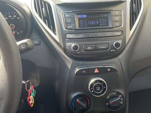 Imagem 12 de 14 de Hyundai Hb20 Comfort Plus 1.0 12v Flex