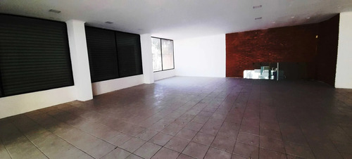 Gran Local Comercial Con Doble Frente   (177026)