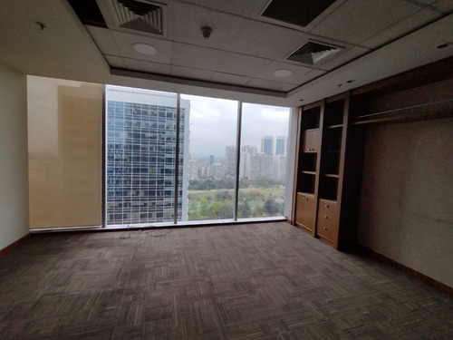Excelente Oficina De 545 M2 En Arriendo En Sector Financiero