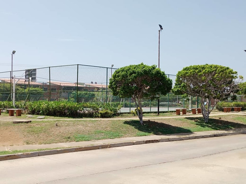 Imagen 3 de 14 de Townhouse Espectacular 4 Hab Y 3 Baños Av Juan Bautista