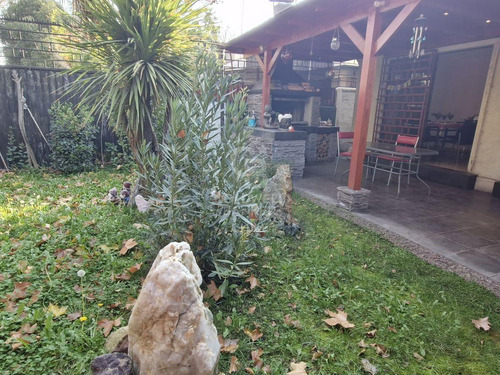 Casa En Ñuñoa Con 3 Dormitorios Y Gran Conectividad