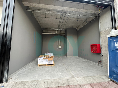 Arriendo De Cómoda Bodega En Recoleta, 110 Mt2 Fácil Acceso