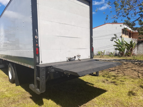 Imagen 6 de 10 de Transportes Y Mudanzas Camion 7.30 Mts Con Rampa Hidraulica