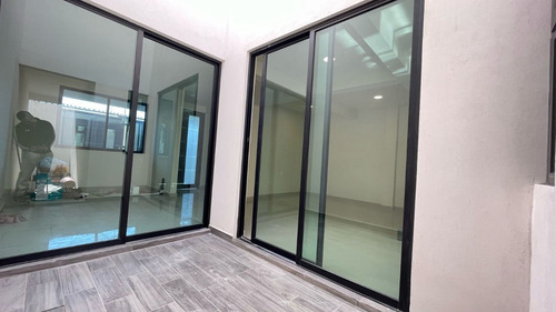 Casa Moderna Nueva En Venta, De Tres Niveles, En Hacienda Barbabosa, A 5 Min De C.u. Y De La Estación Del Tren, A 15 Min Del Centro De Toluca Y De Metepec