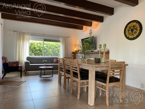 Preciosa Casa En Península Con Piscina Y 4 Dormitorios